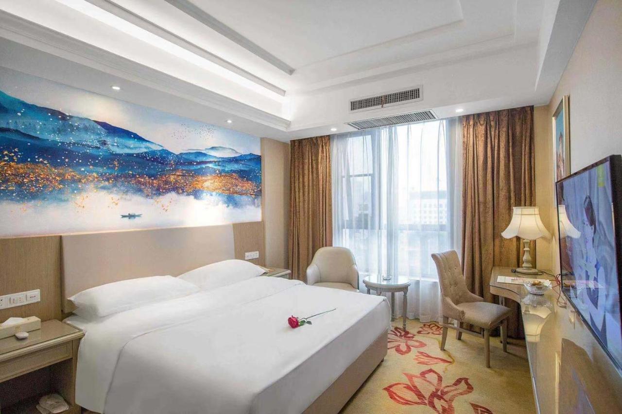 Vienna Hotel Nanyang People Road ภายนอก รูปภาพ