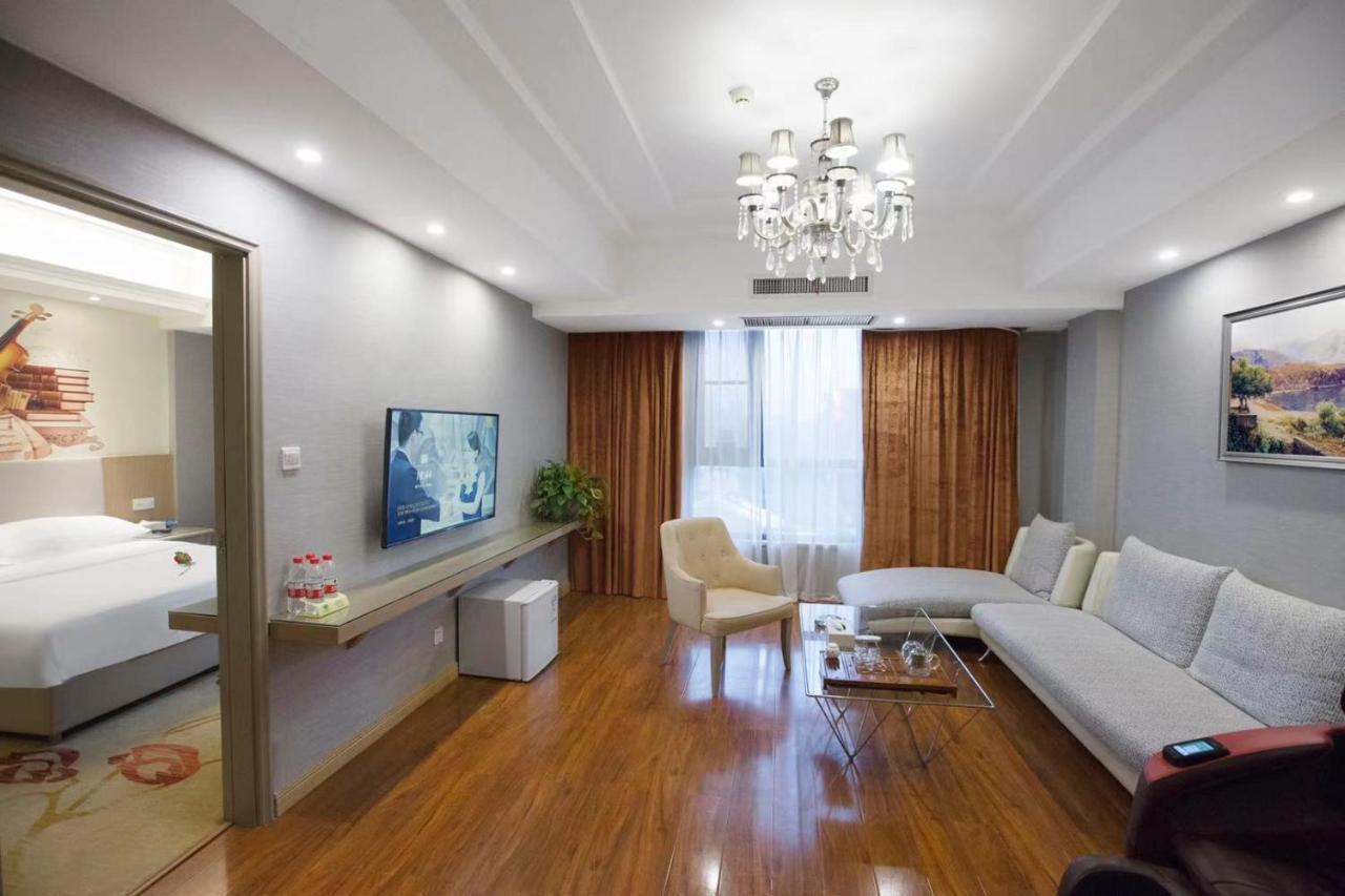Vienna Hotel Nanyang People Road ภายนอก รูปภาพ