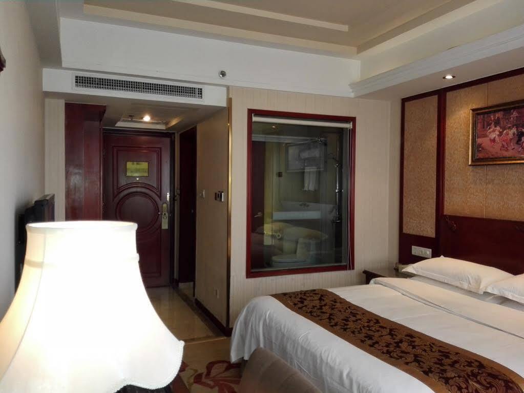 Vienna Hotel Nanyang People Road ภายนอก รูปภาพ